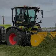 Claas Xerion 3300