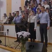 В Тёмном Саду Он Видит Тебя