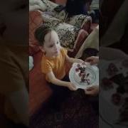 Девочки Поют Хеппи Бездей Ту Ю