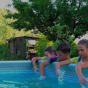 Вычерпываем Воду С Бассейна Пластиковыми Стаканами Danlel Boy