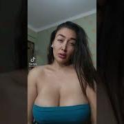 بنت هايجة تقلع قدام الكاميرا وترقص شاهد قبل الحذف