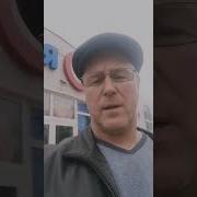 В Из Глазах Холодный Блеск