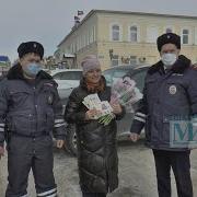 Сотрудники Гибдд Поздравляли Автоледи С 8 Марта