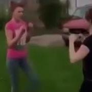 Драка Девушек Догони Меня Лопата