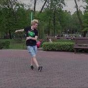 Девушка Классно Танцует В Парке