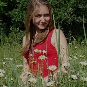 Девушка Красиво Поет Под Гитару Бумбокс Вахтерам