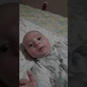 Малыш Разговаривает С Папой