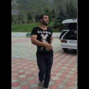 Кавказец Танцует Под Хабиби