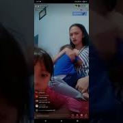 Nyusuin Anak Sambil Live Waw