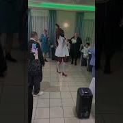 Мулатка Поздравляет