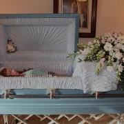 95 Celebrity Open Casket Photos