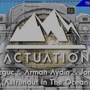 Arem Ozguc Arman Aydin Jordan Rys Astronaut In The Ocean