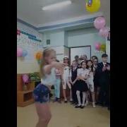 Девушка Танцует Под Песню Шакиры