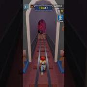 Играю В Игру Мальчик Бегает По Поездам