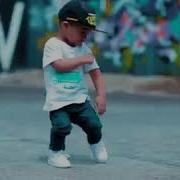 Niño Bailando Reggaeton