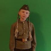 Девченка Поет Для Солдат