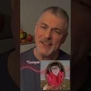 Смотрит В Зеркало Женщина Смелая