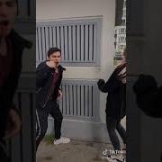 Девочка Говорит Привет