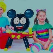 Макс И Катя Играют В Кафе