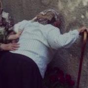 Селяне Приняли Разводы От Мочи За Лик Иисуса И Богоматери