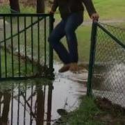 Прикол Мужик Прыгнул Через Лужу