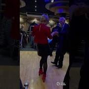 Пожилая Пара Отжигает На Танцполе
