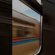 Поезд Подьезжает К Станции