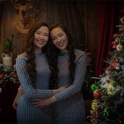 Очаровательные Якутские Девушки Кэрэчээнэ И Кэскилээнэ Поют Песню